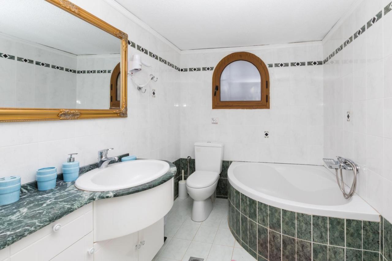 Beachfront Family Villa Katerina With Private Pool, Playground, Bbq & Amazing Sea Views! Petres  Exterior photo
