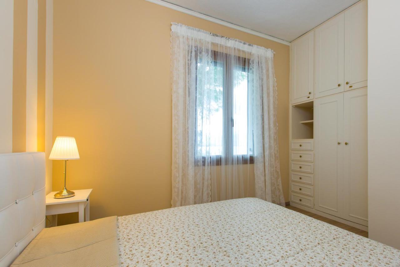 Beachfront Family Villa Katerina With Private Pool, Playground, Bbq & Amazing Sea Views! Petres  Exterior photo