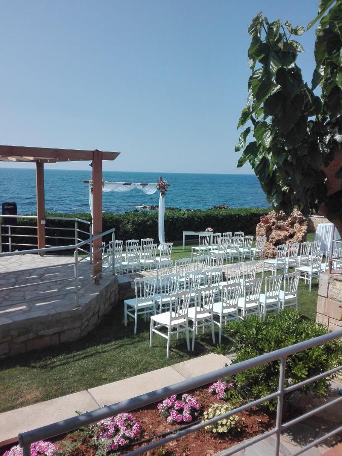 Beachfront Family Villa Katerina With Private Pool, Playground, Bbq & Amazing Sea Views! Petres  Exterior photo
