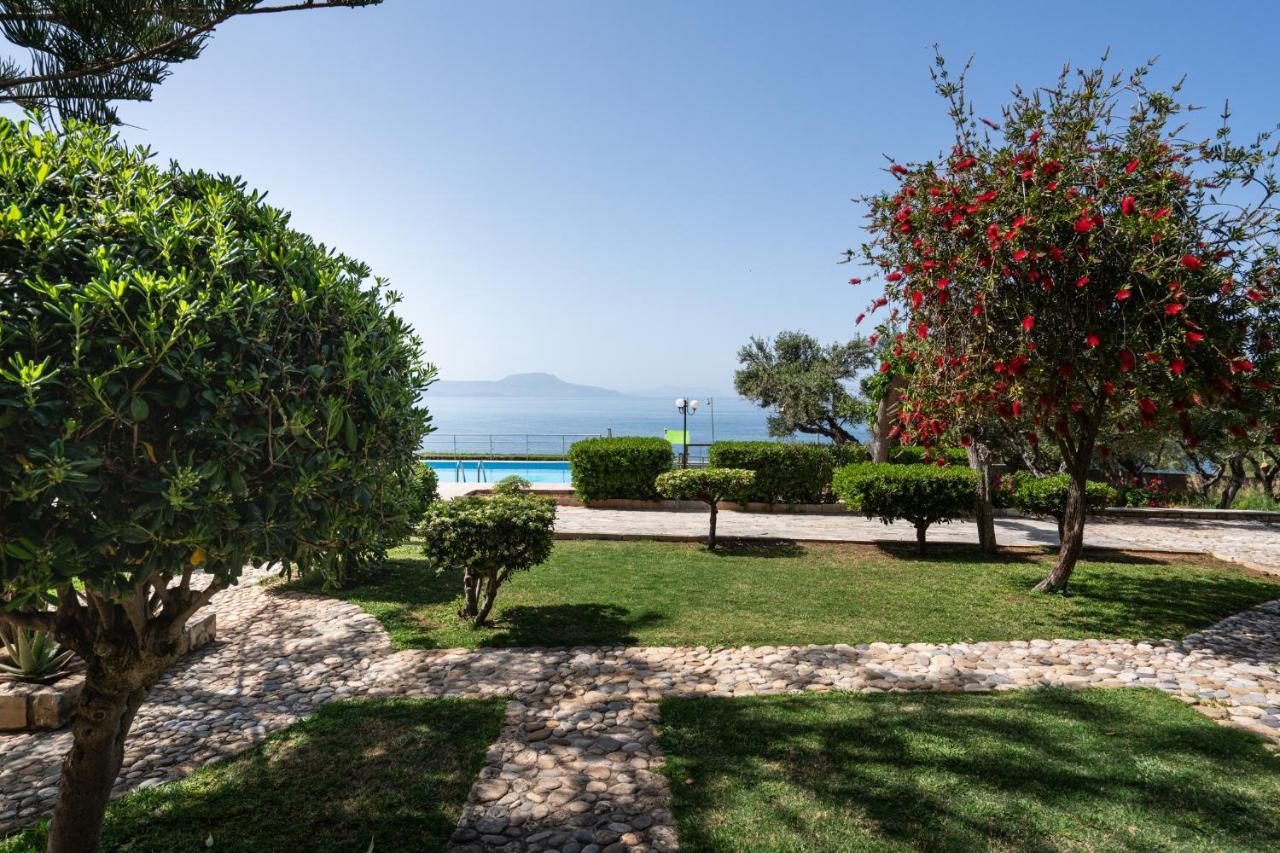 Beachfront Family Villa Katerina With Private Pool, Playground, Bbq & Amazing Sea Views! Petres  Exterior photo